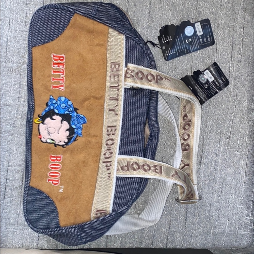 Medium sized handbag